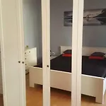 Mira Биоград-на-Мору