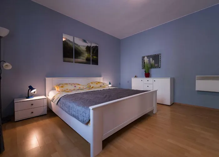 Mira * Biograd Na Moru