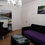 Mira Biograd Na Moru
