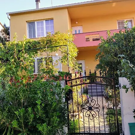 Apartman Mira *