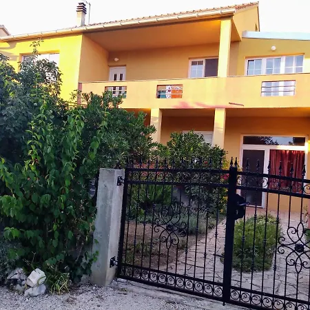 Διαμέρισμα Mira Biograd Na Moru