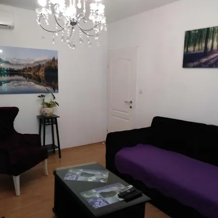 Mira Biograd Na Moru