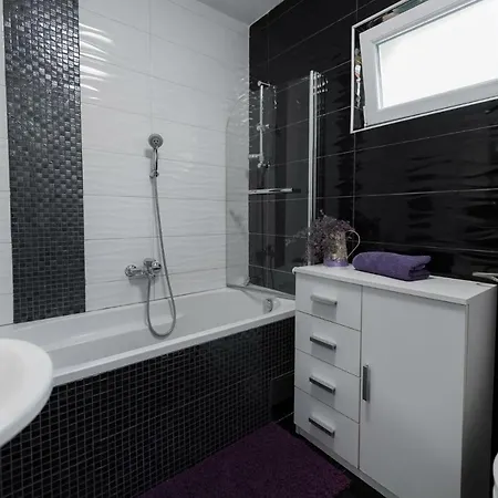 Mira Apartment *
